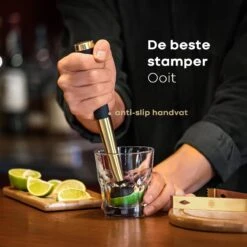 Cocktail Set Van BarDeluxe® - 3-Delig - 750ml Cocktail Shaker - Jigger / Maatbeker - Cocktail Stamper - Inclusief Nederlandstalig Receptenboek + Bewaarhoes - Goud -Kookgerei Koning Verkoop 1200x1200 5540
