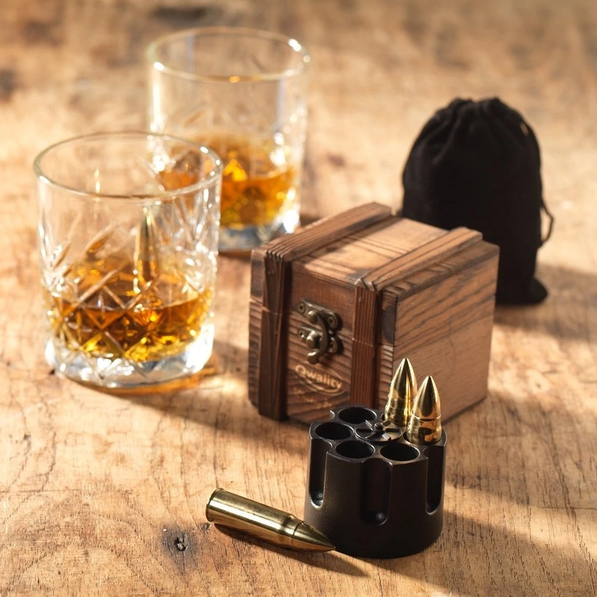Whiskey Stones Set BULLETS – Kogel Whisky Stenen - Luxe Cadeau Set Man Vrouw - Valentijn - Herbruikbare Ijsblokjes – Goud Qwality 5 Whiskey Stones Set BULLETS – Kogel Whisky Stenen - Luxe Cadeau Set Man Vrouw - Valentijn - Herbruikbare Ijsblokjes – Goud Qwality - Afbeelding 5