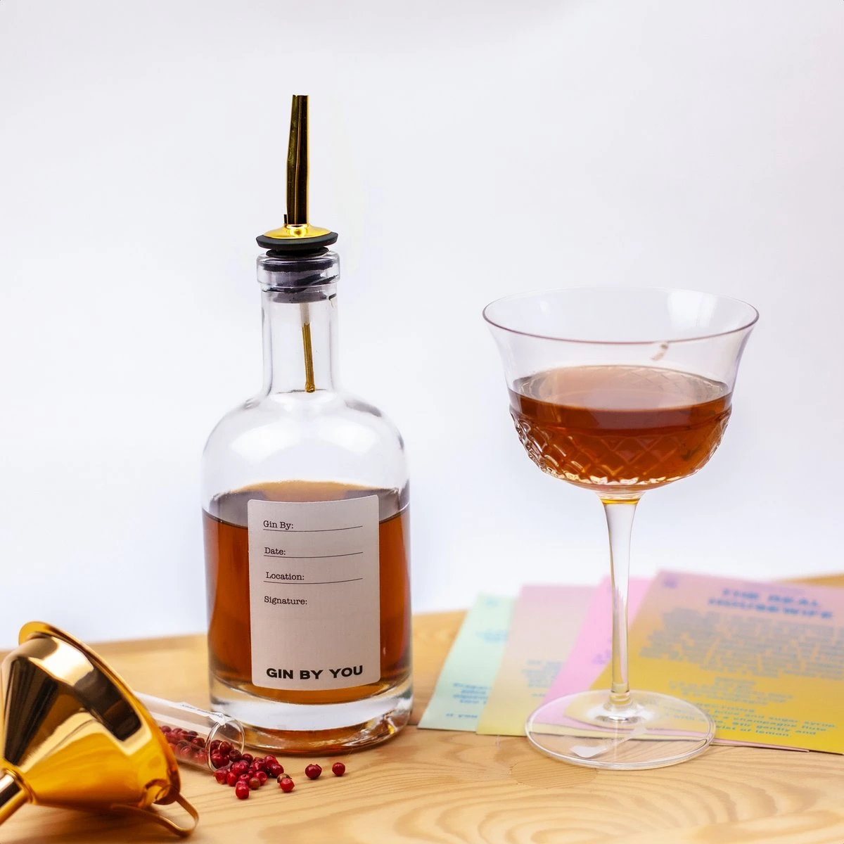 Gin By You® Geschenkset - Gin Tonic Cocktail Gift Set - Premium Kruiden Cadeau Box | Pakket Om Zelf Gin Te Maken Met Beschrijfbaar Etiket 4 Gin By You® Geschenkset - Gin Tonic Cocktail Gift Set - Premium Kruiden Cadeau Box | Pakket Om Zelf Gin Te Maken Met Beschrijfbaar Etiket - Afbeelding 4