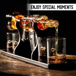 Whisiskey Whiskey Karaf - AK-47 - Luxe Whisky Karaf Set - 1 L - Decanteer Karaf - Whiskey Set - Incl. 4 Whiskey Stones, 4 Whiskey Glazen & 6 Extra Accessoires - Peaky Blinders - Cadeau Voor Man & Vrouw -Kookgerei Koning Verkoop 1200x1200 5678