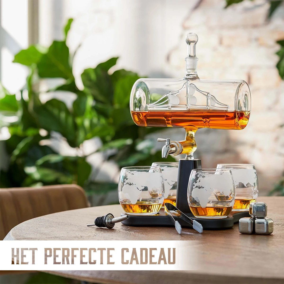 Whisiskey Whiskey Karaf - Luxe Whisky Karaf Set Zeilschip - 1L - Decanteer Karaf - Zeilboot - Whiskey Set - Incl. 4 Whiskey Stones, Schenktuit, Tap & 4 Whiskey Glazen - Peaky Blinders - Cadeau Voor Man & Vrouw 3 Whisiskey Whiskey Karaf - Luxe Whisky Karaf Set Zeilschip - 1L - Decanteer Karaf - Zeilboot - Whiskey Set - Incl. 4 Whiskey Stones, Schenktuit, Tap & 4 Whiskey Glazen - Peaky Blinders - Cadeau Voor Man & Vrouw - Afbeelding 3
