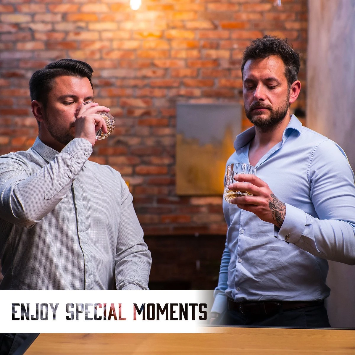 Whisiskey Whiskey Karaf - Klassiek - Whiskey Glazen - Luxe Whiskey Karaf Set - 0,9 L – Decanteer Set - Whisky Set - Incl. 2 Tumbler Glazen - Peaky Blinders - Cadeau Voor Man & Vrouw 5 Whisiskey Whiskey Karaf - Klassiek - Whiskey Glazen - Luxe Whiskey Karaf Set - 0,9 L – Decanteer Set - Whisky Set - Incl. 2 Tumbler Glazen - Peaky Blinders - Cadeau Voor Man & Vrouw - Afbeelding 5