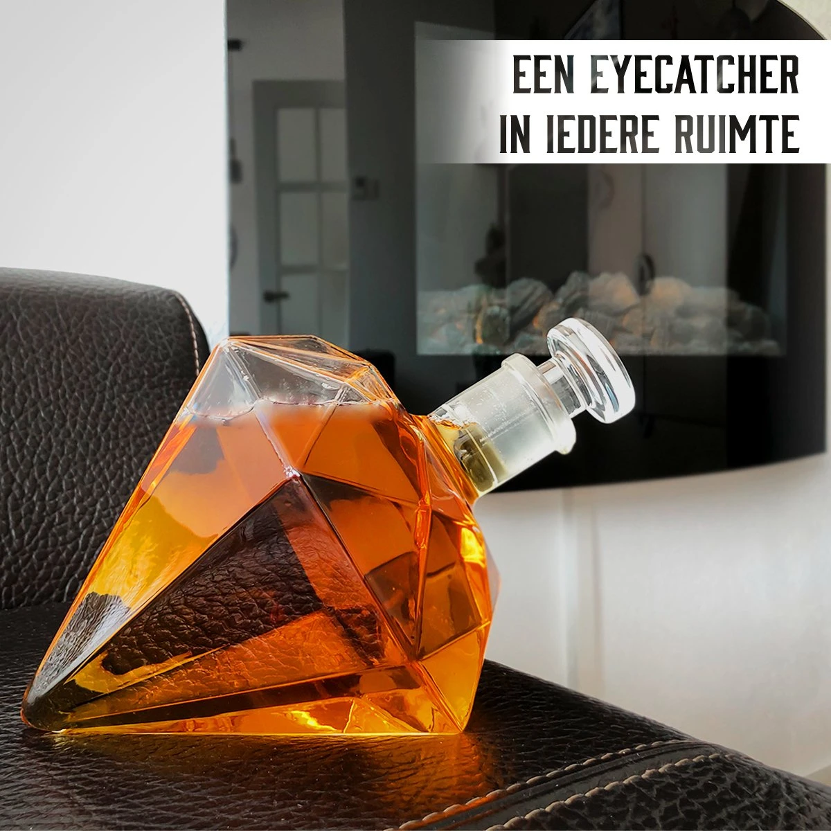 Whisiskey Whiskey Karaf - Diamant- Luxe Whisky Karaf Set - 0,9 L - Decanteer Karaf - Whiskey Set - Incl. 4 Whiskey Stones & Schenktuit - Peaky Blinders - Cadeau Voor Man & Vrouw 4 Whisiskey Whiskey Karaf - Diamant- Luxe Whisky Karaf Set - 0,9 L - Decanteer Karaf - Whiskey Set - Incl. 4 Whiskey Stones & Schenktuit - Peaky Blinders - Cadeau Voor Man & Vrouw - Afbeelding 4