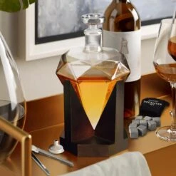 MikaMax Whiskey Karaf Diamant - Whiskey Decanter - Optimaal Behoudt Van Whiskey Smaak - Inclusief Eiken Voet, Ijstang, Trechter, Fluwelen Zakje Met 9 Whisky Stenen - 850ml 9 MikaMax Whiskey Karaf Diamant - Whiskey Decanter - Optimaal Behoudt Van Whiskey Smaak - Inclusief Eiken Voet, Ijstang, Trechter, Fluwelen Zakje Met 9 Whisky Stenen - 850ml -Kookgerei Koning Verkoop 1200x1200 5793