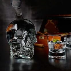 MikaMax Skull Bottle - Whiskey Karaf - Decanteer Karaf - Schedel - Karaf - 1 Liter - Glas -Kookgerei Koning Verkoop 1200x1200 5801