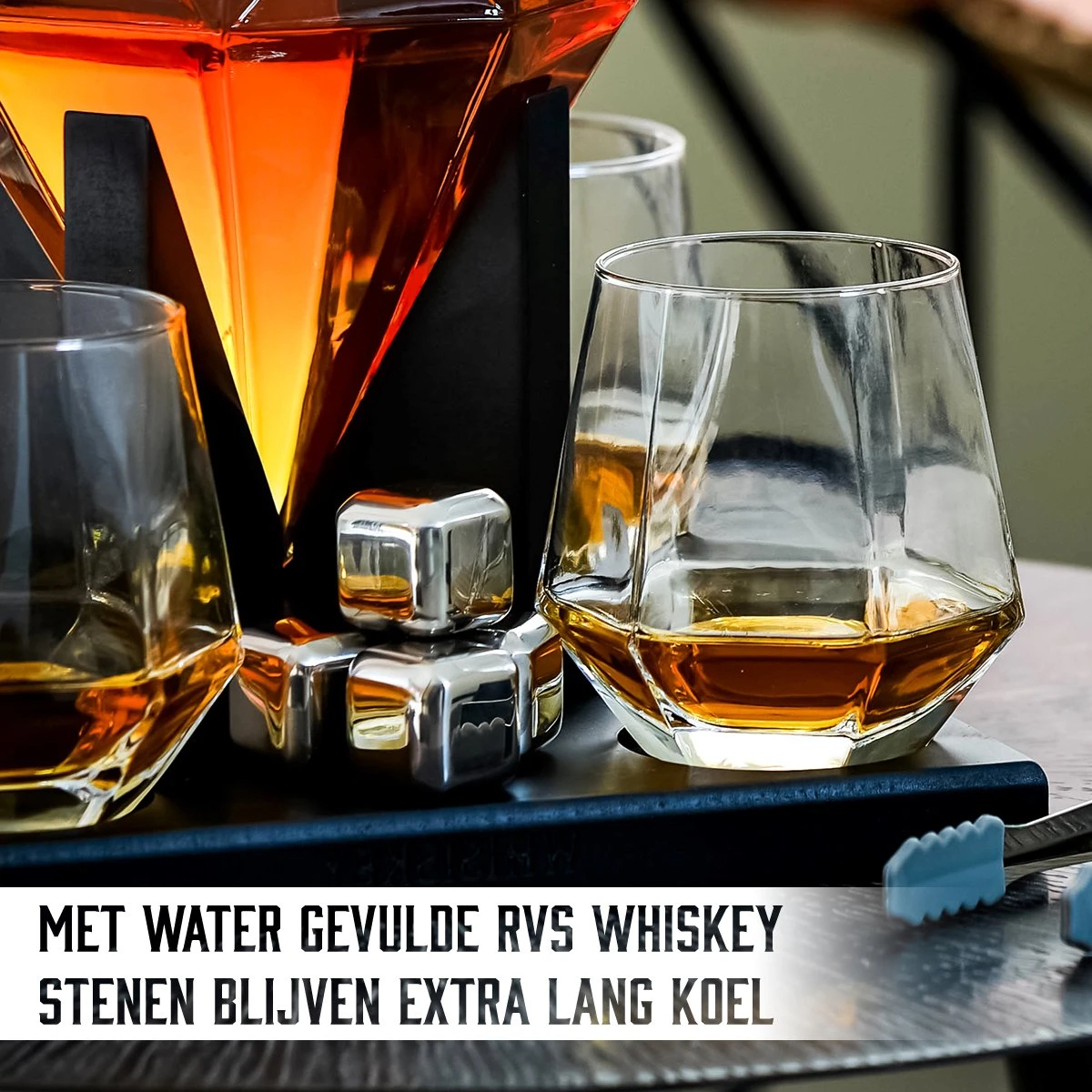 Whisiskey Whiskey Karaf - Diamant - Luxe Whisky Karaf Set - Whiskey Set - 0,9 L - Decanteer Karaf - Incl. Whiskey Stones, Schenktuit En 4 Whiskey Glazen - Peaky Blinders - Cadeau Voor Man & Vrouw 2 Whisiskey Whiskey Karaf - Diamant - Luxe Whisky Karaf Set - Whiskey Set - 0,9 L - Decanteer Karaf - Incl. Whiskey Stones, Schenktuit En 4 Whiskey Glazen - Peaky Blinders - Cadeau Voor Man & Vrouw - Afbeelding 2