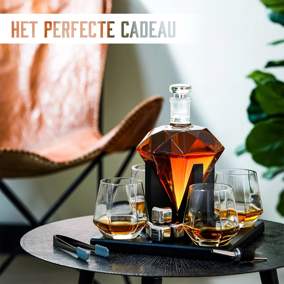 Whisiskey Whiskey Karaf - Diamant - Luxe Whisky Karaf Set - Whiskey Set - 0,9 L - Decanteer Karaf - Incl. Whiskey Stones, Schenktuit En 4 Whiskey Glazen - Peaky Blinders - Cadeau Voor Man & Vrouw 3 Whisiskey Whiskey Karaf - Diamant - Luxe Whisky Karaf Set - Whiskey Set - 0,9 L - Decanteer Karaf - Incl. Whiskey Stones, Schenktuit En 4 Whiskey Glazen - Peaky Blinders - Cadeau Voor Man & Vrouw - Afbeelding 3