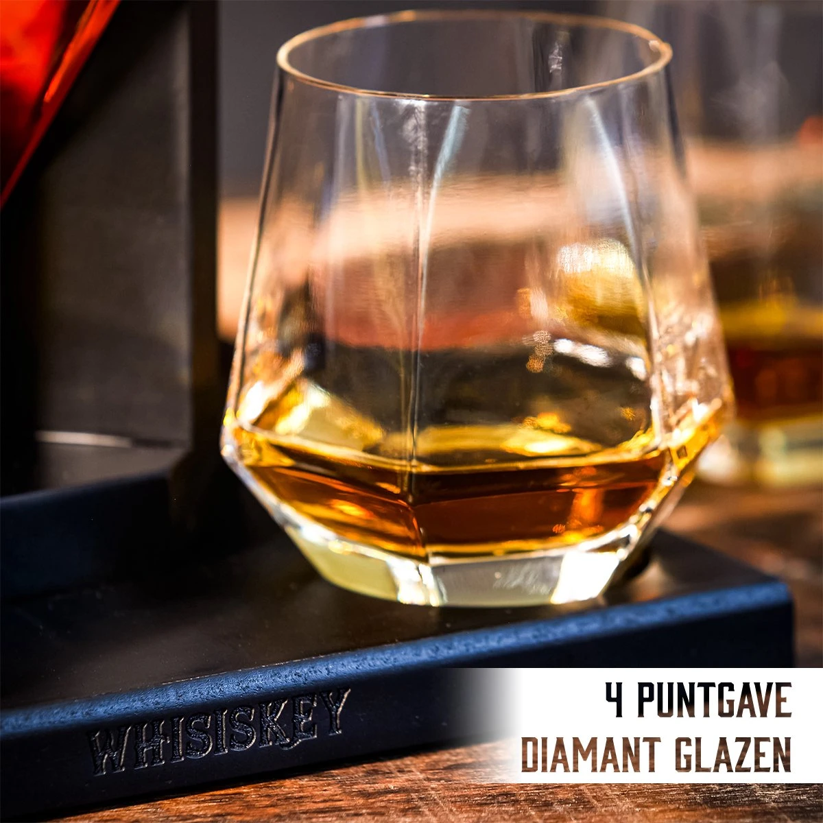 Whisiskey Whiskey Karaf - Diamant - Luxe Whisky Karaf Set - Whiskey Set - 0,9 L - Decanteer Karaf - Incl. Whiskey Stones, Schenktuit En 4 Whiskey Glazen - Peaky Blinders - Cadeau Voor Man & Vrouw 6 Whisiskey Whiskey Karaf - Diamant - Luxe Whisky Karaf Set - Whiskey Set - 0,9 L - Decanteer Karaf - Incl. Whiskey Stones, Schenktuit En 4 Whiskey Glazen - Peaky Blinders - Cadeau Voor Man & Vrouw - Afbeelding 6