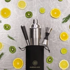 Cocktail Set Van BarDeluxe® - 3-Delig - 750ml Cocktail Shaker - Jigger / Maatbeker - Cocktail Stamper - Inclusief Nederlandstalig Receptenboek + Bewaarhoes - Zilver 13 Cocktail Set Van BarDeluxe® - 3-Delig - 750ml Cocktail Shaker - Jigger / Maatbeker - Cocktail Stamper - Inclusief Nederlandstalig Receptenboek + Bewaarhoes - Zilver -Kookgerei Koning Verkoop 1200x1200 5891