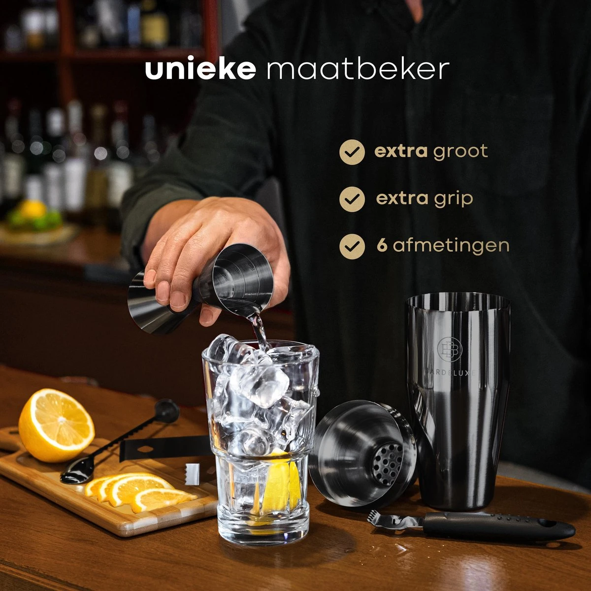Cocktail Set Van BarDeluxe® - 3-Delig - 750ml Cocktail Shaker - Jigger / Maatbeker - Cocktail Stamper - Inclusief Nederlandstalig Receptenboek + Bewaarhoes - Metaal Zwart 4 Cocktail Set Van BarDeluxe® - 3-Delig - 750ml Cocktail Shaker - Jigger / Maatbeker - Cocktail Stamper - Inclusief Nederlandstalig Receptenboek + Bewaarhoes - Metaal Zwart - Afbeelding 4