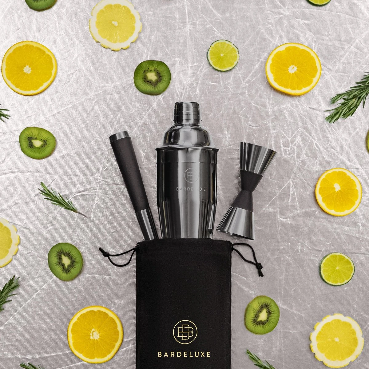 Cocktail Set Van BarDeluxe® - 3-Delig - 750ml Cocktail Shaker - Jigger / Maatbeker - Cocktail Stamper - Inclusief Nederlandstalig Receptenboek + Bewaarhoes - Metaal Zwart 6 Cocktail Set Van BarDeluxe® - 3-Delig - 750ml Cocktail Shaker - Jigger / Maatbeker - Cocktail Stamper - Inclusief Nederlandstalig Receptenboek + Bewaarhoes - Metaal Zwart - Afbeelding 6