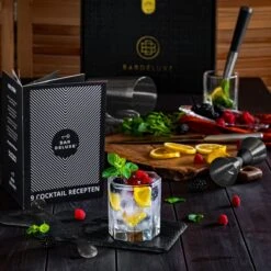 Cocktail Set Van BarDeluxe® - 3-Delig - 750ml Cocktail Shaker - Jigger / Maatbeker - Cocktail Stamper - Inclusief Nederlandstalig Receptenboek + Bewaarhoes - Metaal Zwart 13 Cocktail Set Van BarDeluxe® - 3-Delig - 750ml Cocktail Shaker - Jigger / Maatbeker - Cocktail Stamper - Inclusief Nederlandstalig Receptenboek + Bewaarhoes - Metaal Zwart -Kookgerei Koning Verkoop 1200x1200 5953