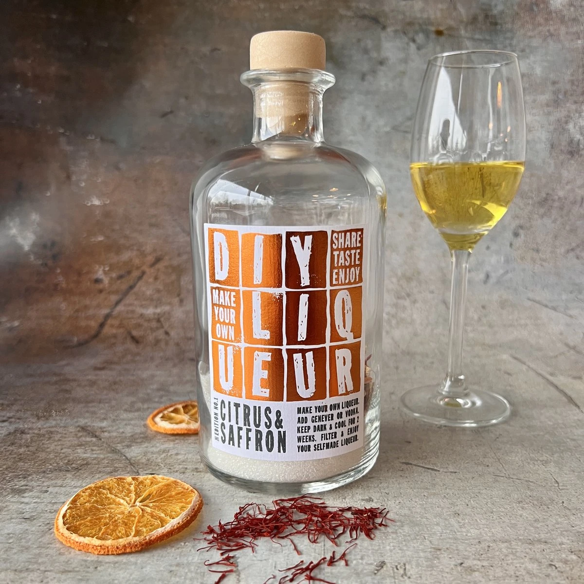 DIY Likeur - Edition Saffron Citrus - Maak Je Eigen Heerlijke Zoete Citrus Likeur 2 DIY Likeur - Edition Saffron Citrus - Maak Je Eigen Heerlijke Zoete Citrus Likeur - Afbeelding 2