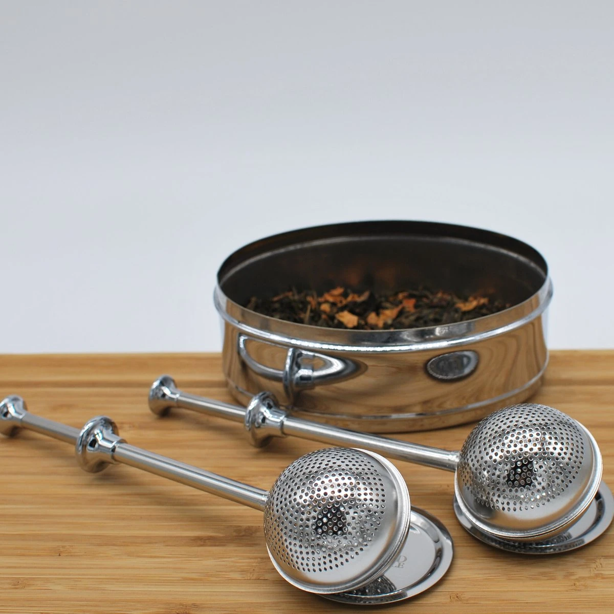 Blended Lifestyle® Theezeef Met Veer - Set Van 2 - Inclusief Lekplaatjes - Geschikt Voor Losse Kruiden 3 Blended Lifestyle® Theezeef Met Veer - Set Van 2 - Inclusief Lekplaatjes - Geschikt Voor Losse Kruiden - Afbeelding 3