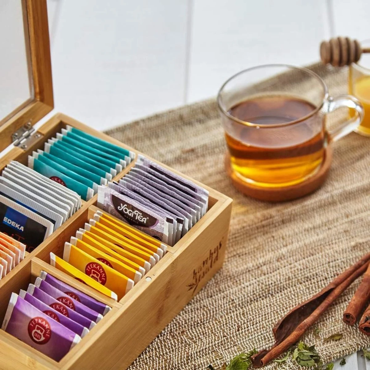 Bambuswald© Houten Theedoos Met 6 Vakken Gemaakt Van 100% Duurzame Bamboe 4 Bambuswald© Houten Theedoos Met 6 Vakken Gemaakt Van 100% Duurzame Bamboe - Afbeelding 4