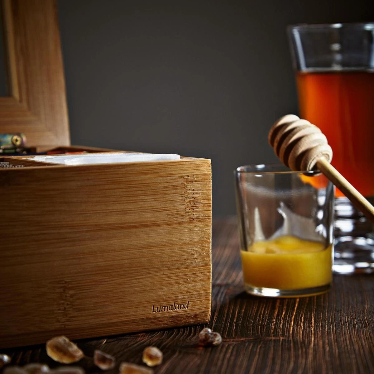 Lumaland Cuisine - Theedoos Van Bamboe - Theebox Met 8 Vakken - Duurzam Decoratief Materiaal - Ca. 28 X 16 X 9 Cm 4 Lumaland Cuisine - Theedoos Van Bamboe - Theebox Met 8 Vakken - Duurzam Decoratief Materiaal - Ca. 28 X 16 X 9 Cm - Afbeelding 4