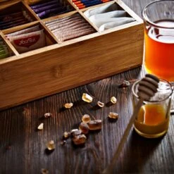 Lumaland Cuisine - Theedoos Van Bamboe - Theebox Met 8 Vakken - Duurzam Decoratief Materiaal - Ca. 28 X 16 X 9 Cm 13 Lumaland Cuisine - Theedoos Van Bamboe - Theebox Met 8 Vakken - Duurzam Decoratief Materiaal - Ca. 28 X 16 X 9 Cm -Kookgerei Koning Verkoop 1200x1200 6524