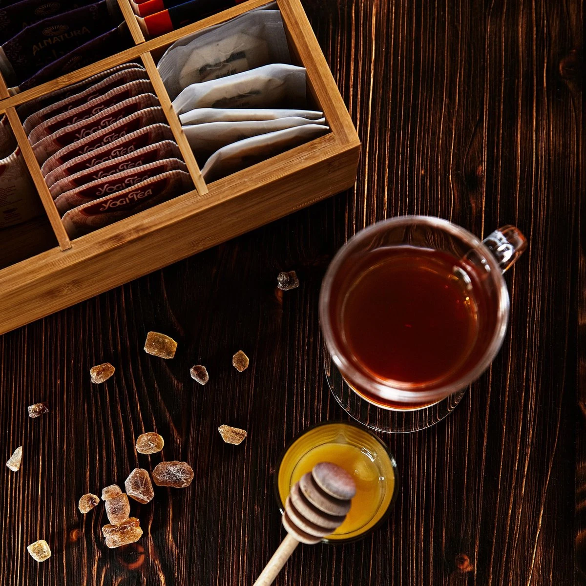 Lumaland Cuisine - Theedoos Van Bamboe - Theebox Met 8 Vakken - Duurzam Decoratief Materiaal - Ca. 28 X 16 X 9 Cm 8 Lumaland Cuisine - Theedoos Van Bamboe - Theebox Met 8 Vakken - Duurzam Decoratief Materiaal - Ca. 28 X 16 X 9 Cm - Afbeelding 8