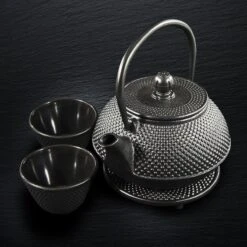 SakuraTea - Theepot Set - 4-delig - Gietijzer - Zwart - 0.8L - 2 Kopjes (100ml) -Kookgerei Koning Verkoop 1200x1200 871