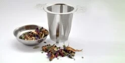 Theefilter RVS - Theezeef Losse Thee Voor Kop Of Hele Pot Met Houder En Lekbakje -Kookgerei Koning Verkoop 1200x601 14