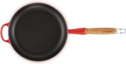 Le Creuset Koekenpan Signature Kersenrood - ø 28 Cm / 2.6 Liter - Geëmailleerde Anti-aanbaklaag -Kookgerei Koning Verkoop 1200x616 7