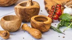 Jay Hill Vijzel Tunea - Olijfhout - ø 10 Cm -Kookgerei Koning Verkoop 1200x674 24