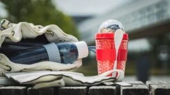 Sareva Muesli Beker - Met Lepel - Yoghurt 2 Go - Rood -Kookgerei Koning Verkoop 1200x675 5