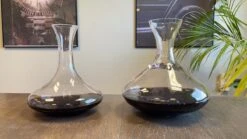 LYVA Decanteerkaraf - Luxe Rode Wijnkaraf - Decanteerkan - Wijnkan - Decanteerkaraf - Wijnschenker - Glas Karaf - Cocktail Karaf - 1,5l -Kookgerei Koning Verkoop 1200x675 78