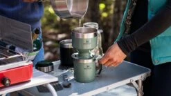 Stanley The Legendary Camp Mug 0,35L - Beker - Hammertone Green -Kookgerei Koning Verkoop 1200x675 9