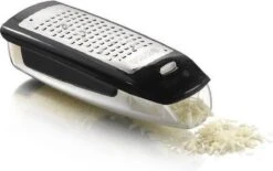 Boska Easy Grater - Tafelrasp - RVS - Zwart - Met Opvangbakje -Kookgerei Koning Verkoop 1200x754 1