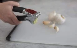 OXO Good Grips Knoflookpers - Zilver/Zwart -Kookgerei Koning Verkoop 1200x754 2