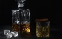 BrandY Whiskey Set In Luxe Geschenkdoos Met 1 Whiskey Karaf En 4 Whiskey Glazen -Kookgerei Koning Verkoop 1200x757 18