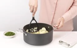 Brabantia Profile Pureestamper - Anti-aanbak - RVS 7 Brabantia Profile Pureestamper - Anti-aanbak - RVS -Kookgerei Koning Verkoop 1200x764 9