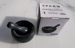 Sparq Home - Vijzel - Speksteen - Soapstone - Relatiegeschenk - Cadeau - Keukenaccessoire -Kookgerei Koning Verkoop 1200x776 4