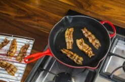 Le Creuset - Gietijzeren Ronde Skillet In Kersenrood 23cm 10 Le Creuset - Gietijzeren Ronde Skillet In Kersenrood 23cm -Kookgerei Koning Verkoop 1200x787 10