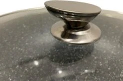 Kookkunst Holland Braadpan Met Glazen Deksel Marmeren Coating - Inductie - Ø 20 Cm 3 Kookkunst Holland Braadpan Met Glazen Deksel Marmeren Coating - Inductie - Ø 20 Cm -Kookgerei Koning Verkoop 1200x787 11