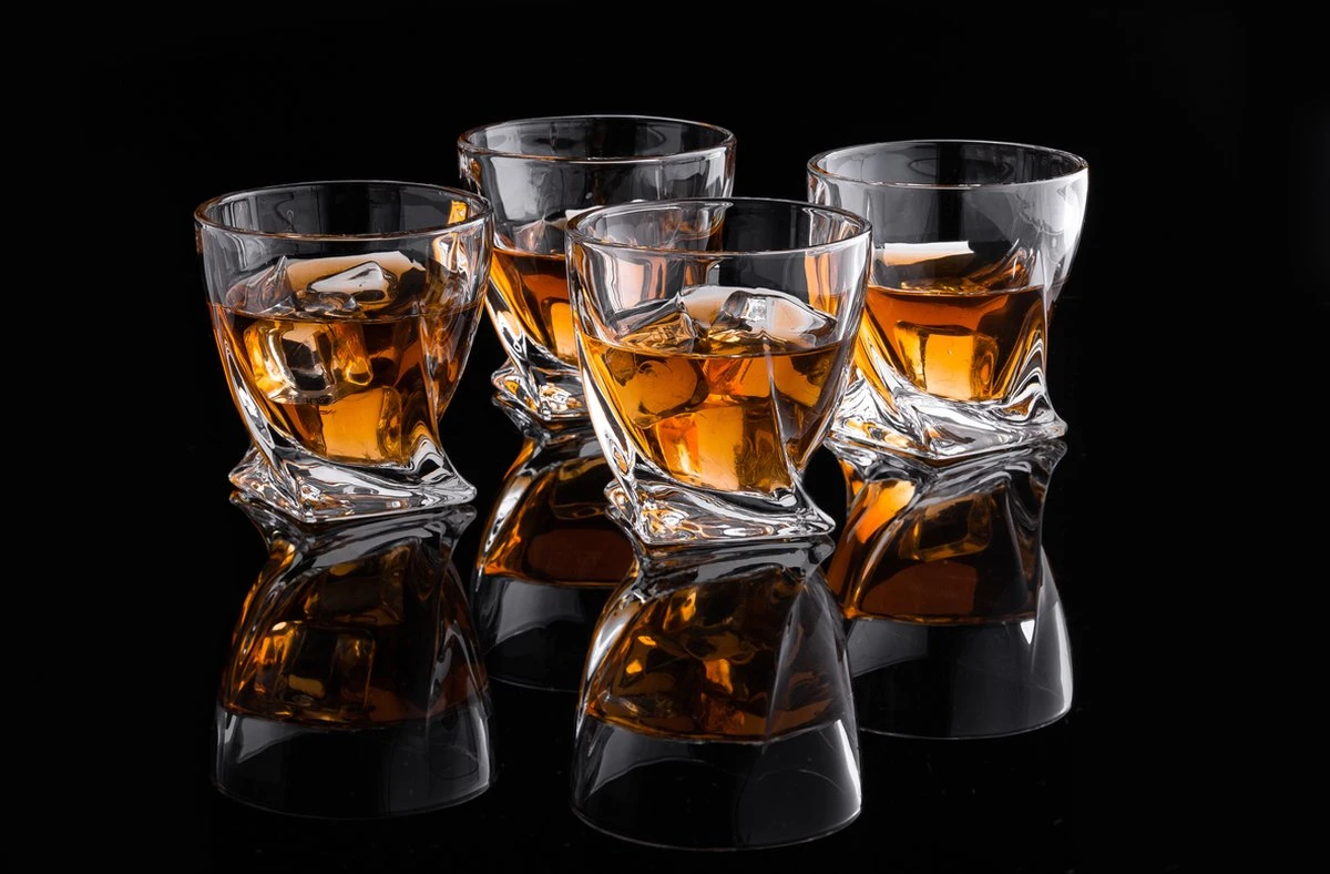 VDN Edam Whiskey Set Handgeblazen - 1 Whiskey Decanteer Karaf Met 4 Whiskeyglazen - Loodvrij Kristal Glas 2 VDN Edam Whiskey Set Handgeblazen - 1 Whiskey Decanteer Karaf Met 4 Whiskeyglazen - Loodvrij Kristal Glas - Afbeelding 2
