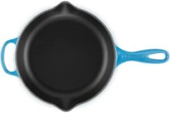 Le Creuset - Gietijzeren Ronde Skillet In Azure 23cm -Kookgerei Koning Verkoop 1200x798 34