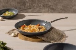 Swiss Pro+ - Koekenpannenset - 3 Delig - Keramisch - Inductie - Milieuvriendelijk - PFAS - PFOA Vrij - Sapphire Green 19 Swiss Pro+ - Koekenpannenset - 3 Delig - Keramisch - Inductie - Milieuvriendelijk - PFAS - PFOA Vrij - Sapphire Green -Kookgerei Koning Verkoop 1200x799 122