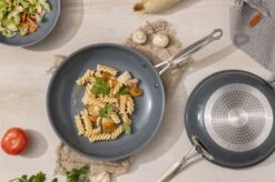 Swiss Pro+ - Koekenpannenset - 3 Delig - Keramisch - Inductie - Milieuvriendelijk - PFAS - PFOA Vrij - Sapphire Green 20 Swiss Pro+ - Koekenpannenset - 3 Delig - Keramisch - Inductie - Milieuvriendelijk - PFAS - PFOA Vrij - Sapphire Green -Kookgerei Koning Verkoop 1200x799 123