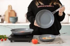 Swiss Pro+ - Koekenpannenset - 3 Delig - Keramisch - Inductie - Milieuvriendelijk - PFAS - PFOA Vrij - Sapphire Green 24 Swiss Pro+ - Koekenpannenset - 3 Delig - Keramisch - Inductie - Milieuvriendelijk - PFAS - PFOA Vrij - Sapphire Green -Kookgerei Koning Verkoop 1200x799 125