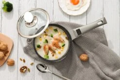 Swiss Pro+ | Set 14 Delige Pannenset | Inductie - Pannensets - Glazen Deksel - Met Afneembare Handgreep - Marmeren Interieur -PFAS-vrij | Grey / Silver -Kookgerei Koning Verkoop 1200x799 221