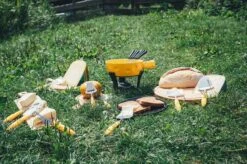 Boska Kaasschaaf Cheesy - Kaasschaaf Harde Kaas - Kaasschaaf Voor Oude Kaas - Groenteschaaf - Groentesnijder - Vaatwasserbestendig - Gele Kaasschaaf - Multifunctionele Kaasschaaf - RVS - Keukengerei - Keuken Accessoires - 10 Jaar Garantie -Kookgerei Koning Verkoop 1200x799 86