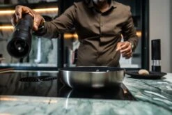 Soenil By ISENVI - Koekenpan Inductie - 28 CM - Keramische Pan - RVS Handgreep 11 Soenil By ISENVI - Koekenpan Inductie - 28 CM - Keramische Pan - RVS Handgreep -Kookgerei Koning Verkoop 1200x800 370