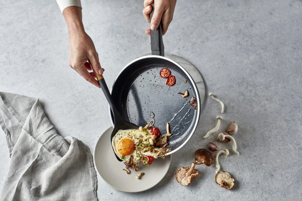 Demeyere Alu Comfort 3 Koekenpan – Ceraforce Keramische Antikleeflaag – Koekenpan Inductie – 28 Cm – PTFE-vrij 2 Demeyere Alu Comfort 3 Koekenpan – Ceraforce Keramische Antikleeflaag – Koekenpan Inductie – 28 Cm – PTFE-vrij - Afbeelding 2