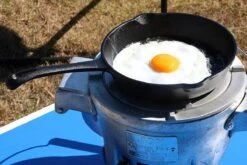 The Windmill Koekenpan Skillet Maxi 26 Cm Gietijzer Zwart -Kookgerei Koning Verkoop 1200x800 388