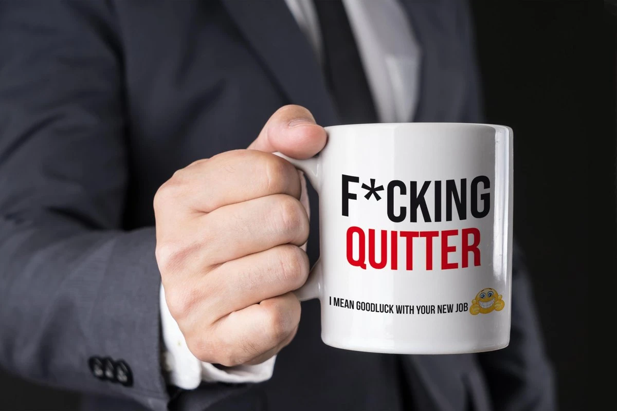 Fcking Quitter Mok Wit En Zwart - Kado Mok / Beker - Nieuwe Baan - Afscheidscadeau Collega / Werknemer 2 Fcking Quitter Mok Wit En Zwart - Kado Mok / Beker - Nieuwe Baan - Afscheidscadeau Collega / Werknemer - Afbeelding 2