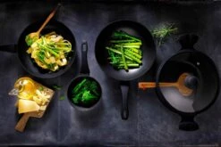 Mammoet Essentials Vesucio Braadpan - 28cm - Anti-aanbaklaag - Met Deksel -Kookgerei Koning Verkoop 1200x800 583