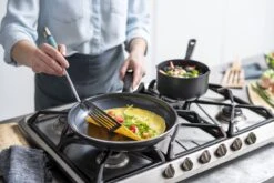 GreenPan Memphis Hapjespan 28cm - Zwart - Inductie - PFAS-vrij -Kookgerei Koning Verkoop 1200x800 608