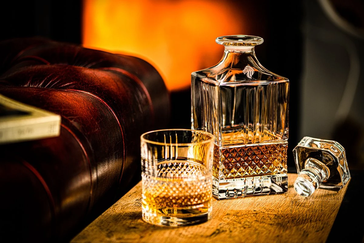 GDLF® Kristal Whiskey Karaf Superior - Whiskey Set - Decanteer Karaf - Made In Europa - Peaky Blinders - Kristallen Karaf Voor Whiskey, Gin, Wodka, Likeur, Wijn & Rum - 800 ML - Kado Man - Cadeau Voor Man & Vrouw 8 GDLF® Kristal Whiskey Karaf Superior - Whiskey Set - Decanteer Karaf - Made In Europa - Peaky Blinders - Kristallen Karaf Voor Whiskey, Gin, Wodka, Likeur, Wijn & Rum - 800 ML - Kado Man - Cadeau Voor Man & Vrouw - Afbeelding 8